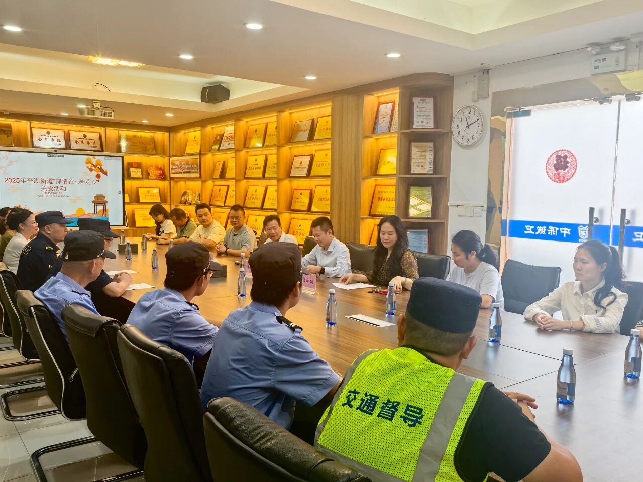 街道领导莅临我司开展双节送爱心慰问活动