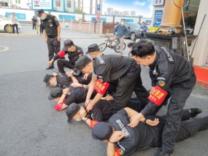 公司组织队伍防恐、消防培训